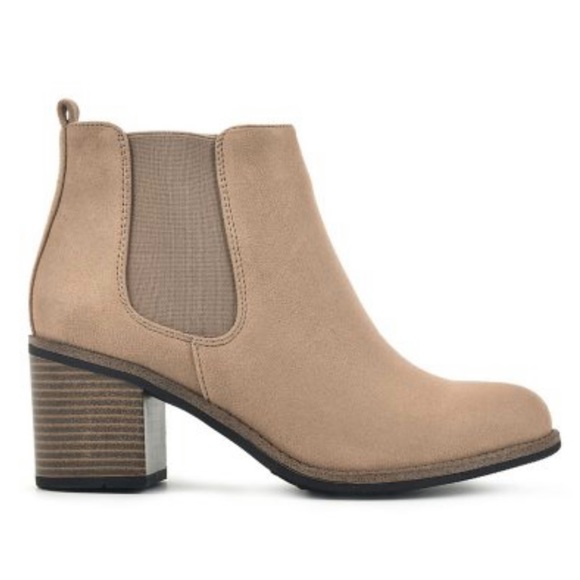 White Mountain Ladies Ankle Boot, Tan - Picture 2 of 6